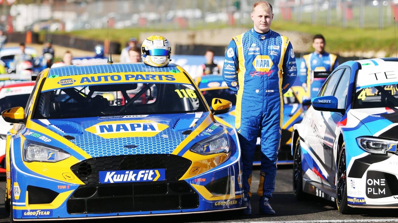 Donington Park (National) Race 3 — race scene